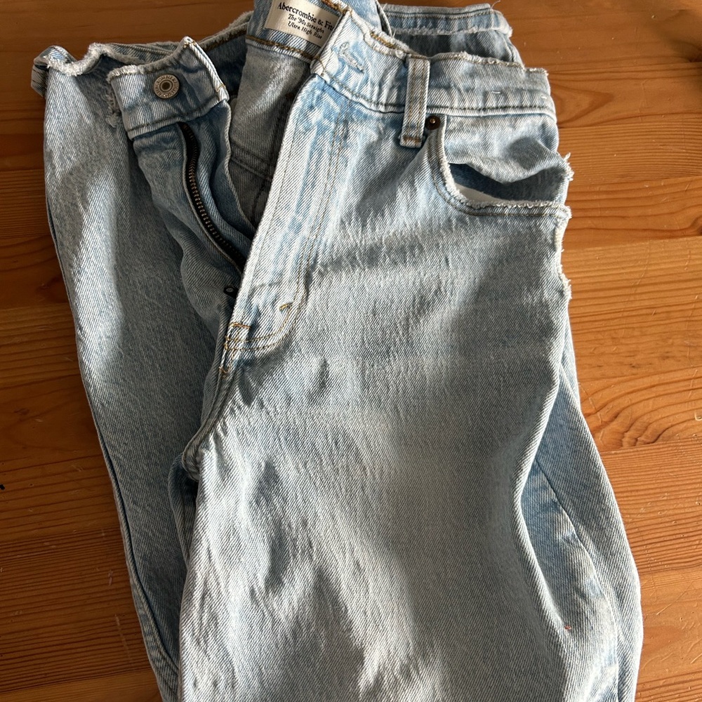 Abercrombie ultra high rise straight 90s
